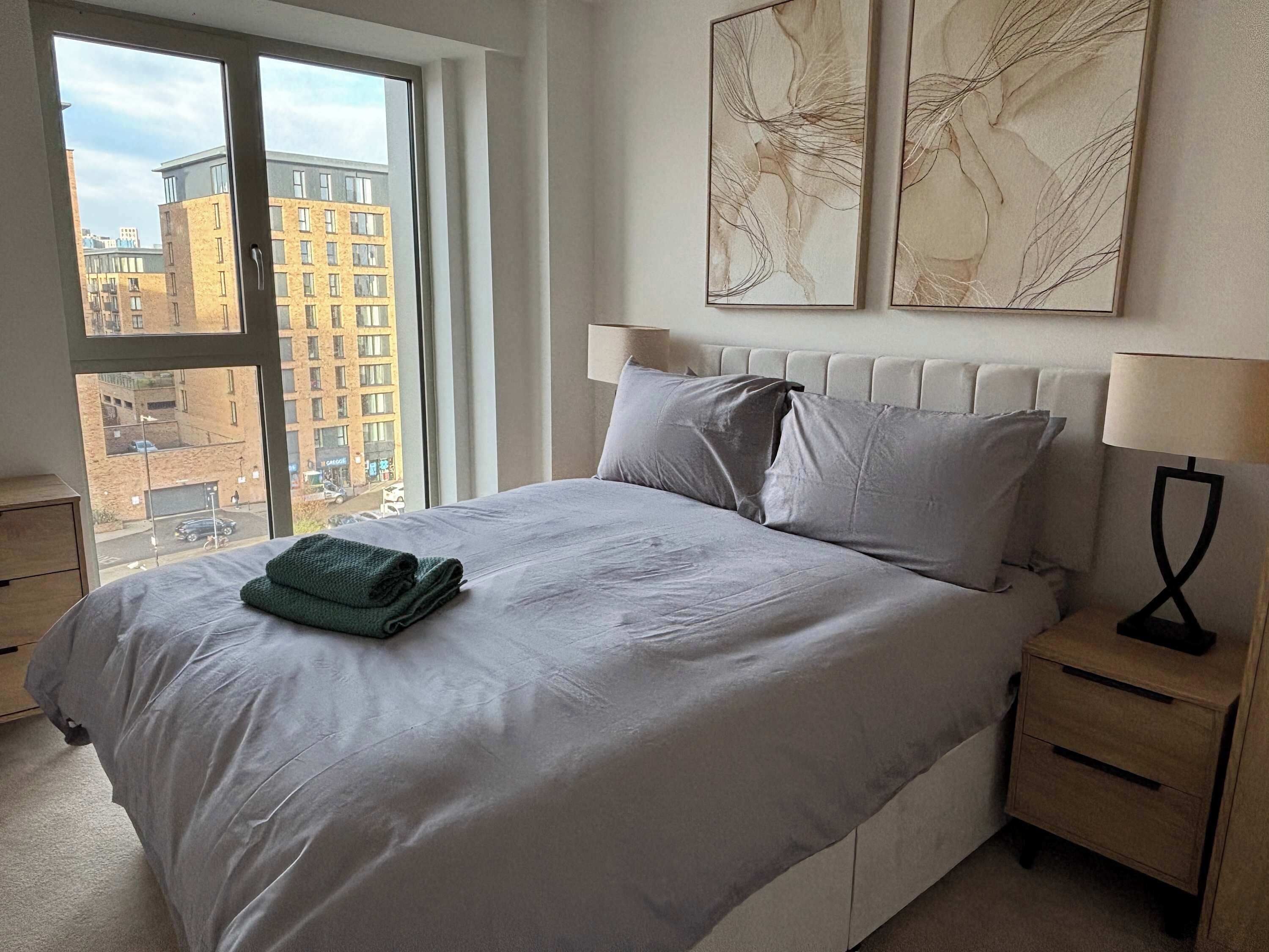 Escrivaninha, Wi-Fi, roupa de cama