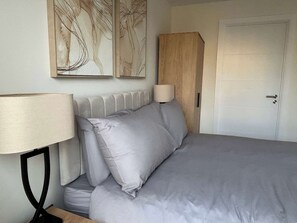 2 habitaciones, escritorio, wifi y ropa de cama 