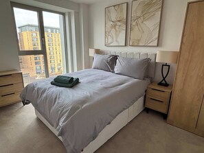 2 bedrooms, desk, WiFi, bed sheets - Perfect CityStay-2Bed2Bath Apartment, Parking included (Birmingham)