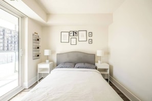 Departamento clásico, para no fumadores, vista a la ciudad | Tabla de planchar con plancha y wifi gratis