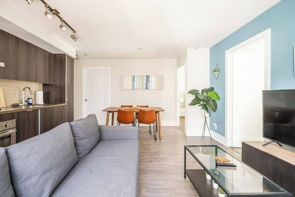 Classic Apartment, Non Smoking, City View | Living area