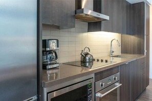 Classic Apartment, Non Smoking, City View | Private kitchen