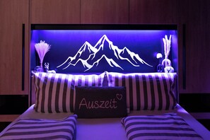 Travel cot, free WiFi, bed sheets - Cozy vacation apartment in alpine chalet style with mountain views (Seeg)