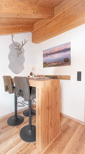 Dining - Cozy vacation apartment in alpine chalet style with mountain views (Seeg)