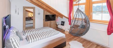 Lit de bébé portatif, accÚs au Wi-Fi (inclus), literie fournie