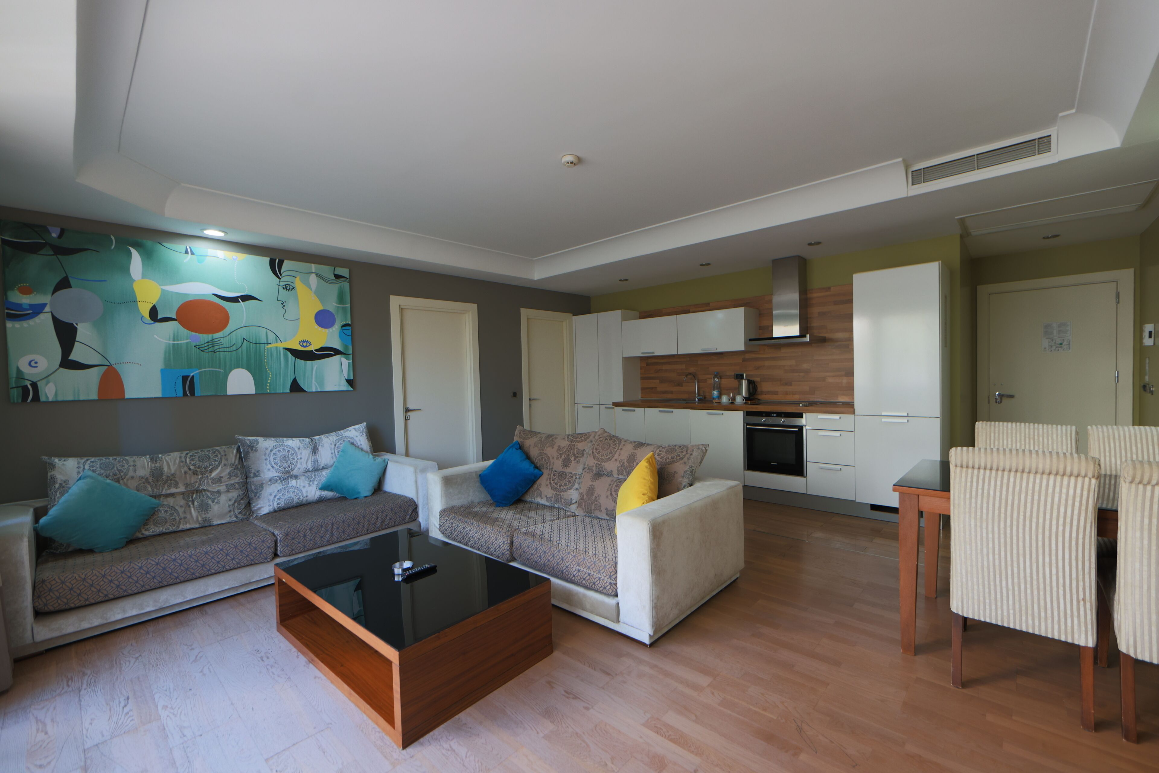 Familienapartment, 1 Schlafzimmer, Küche, Stadtblick | Hochwertige Bettwaren, Zimmersafe, individuell dekoriert