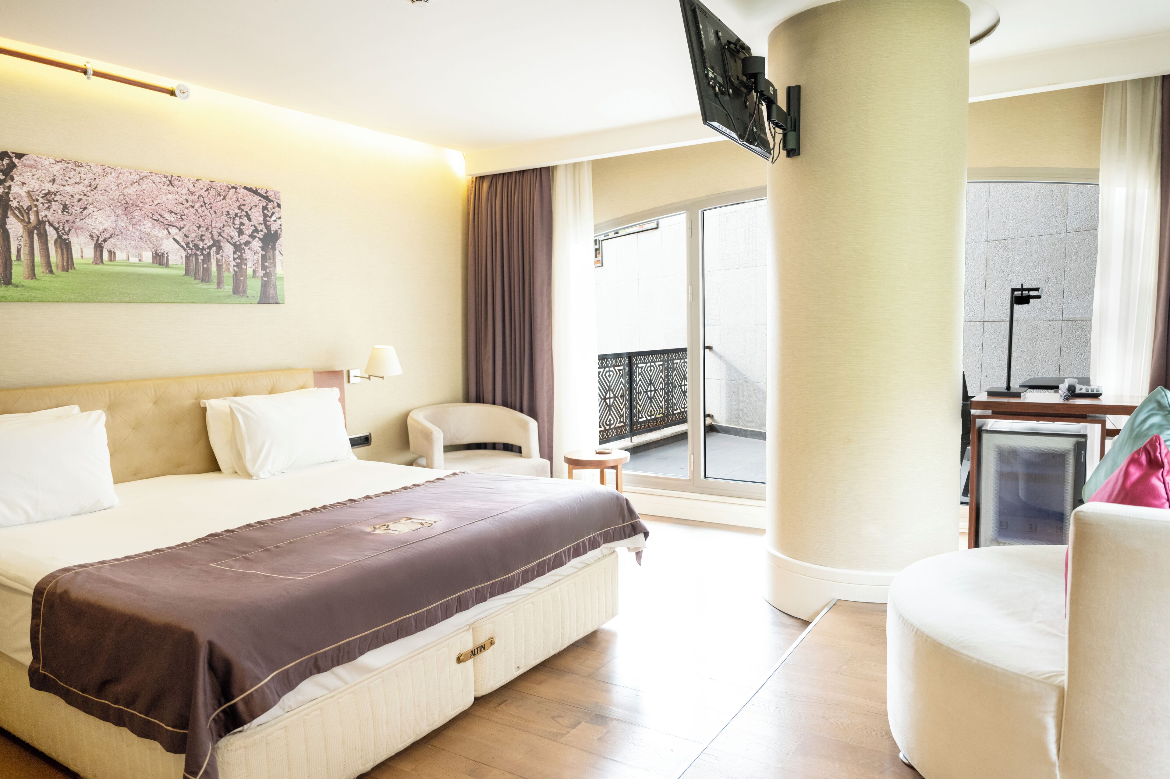 Standard-Doppelzimmer, Stadtblick | Hochwertige Bettwaren, Zimmersafe, individuell dekoriert