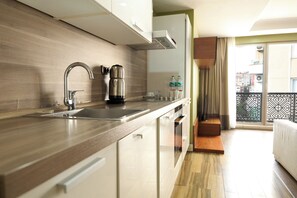 Familienapartment, 2 Schlafzimmer, Küche, Stadtblick | Hochwertige Bettwaren, Zimmersafe, individuell dekoriert