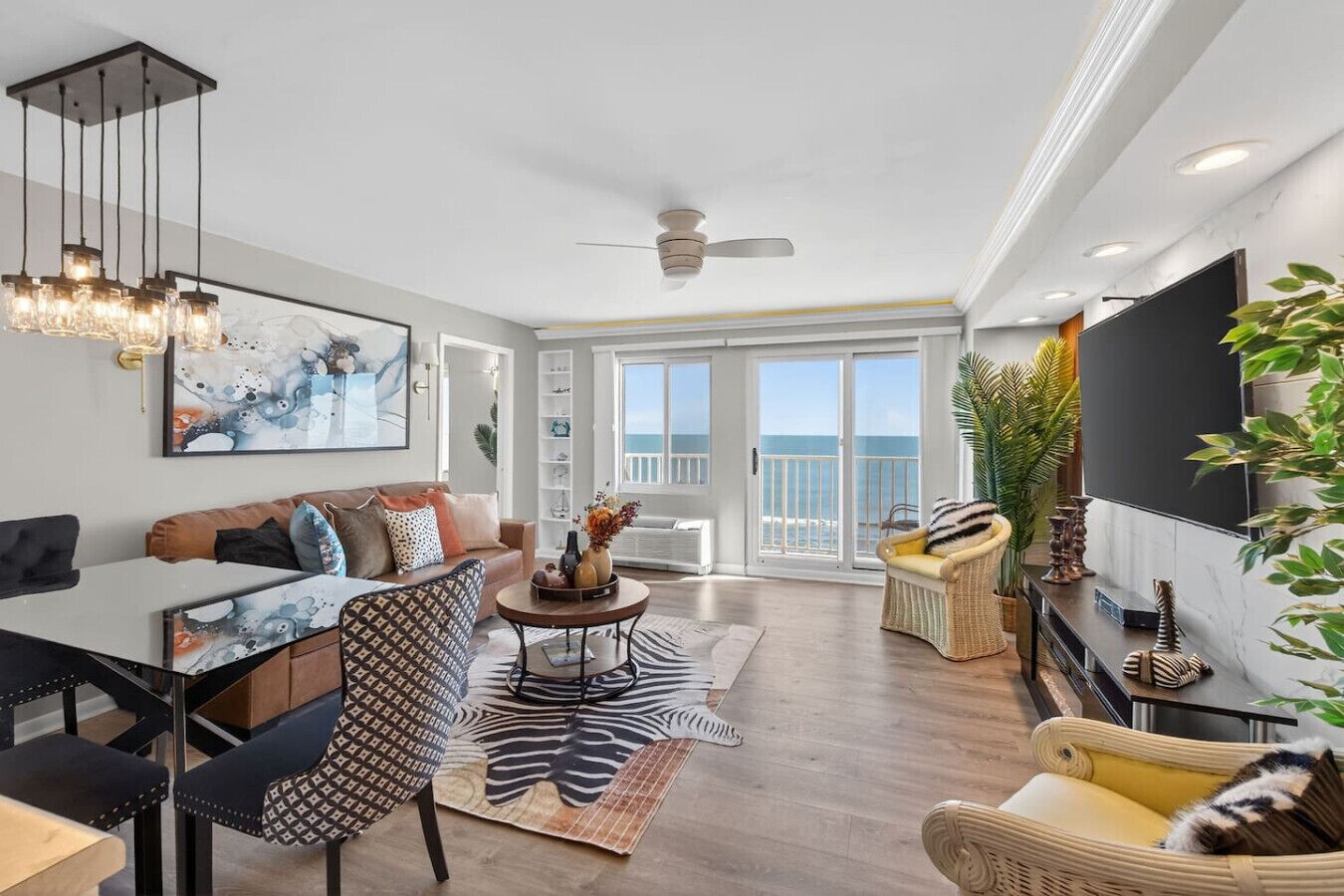 Televisión y chimenea 