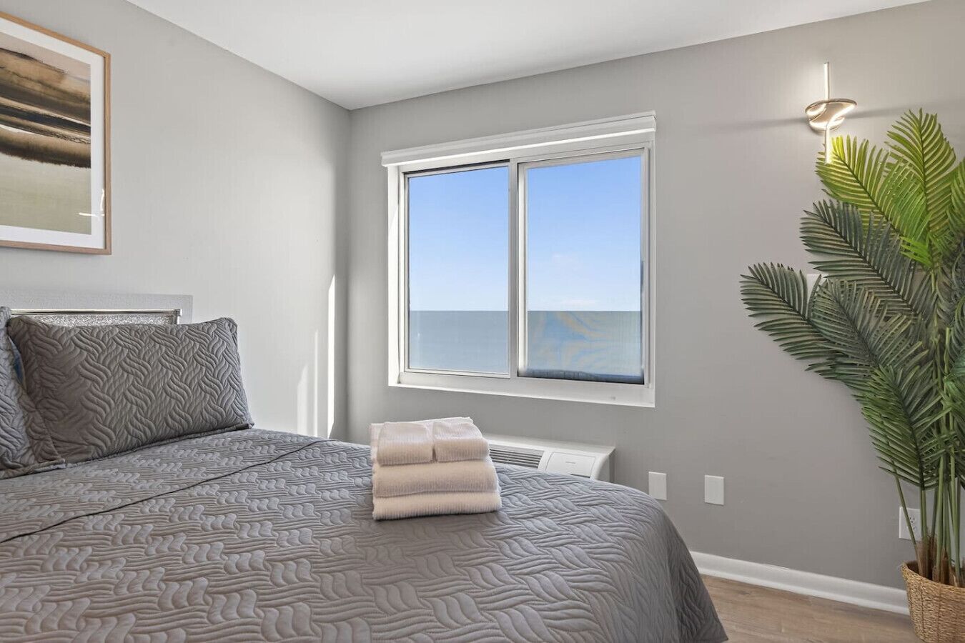 Desk, WiFi, bed sheets