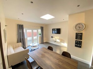 Apartment, 2 Bedrooms, Patio | Living room - Cosy Two Bedroom Apartment Near East Croydon Station (Croydon)