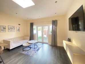 Apartment, 2 Bedrooms, Patio | Living room - Cosy Two Bedroom Apartment Near East Croydon Station (Croydon)