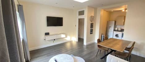 Apartment, 2 Bedrooms, Patio | Living room