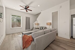 TV, ping pong - Cozier Independence Heights | Near Dwtn (Houston)