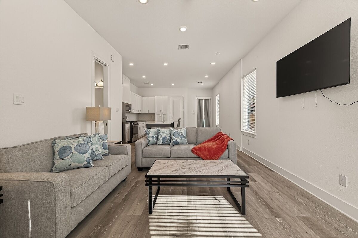 Fernseher, Tischtennisplatte