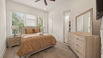 Iron/ironing board, Internet, bed sheets