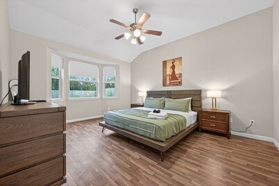 Humble Charm | 5bd | Sleeps 12 | Near IAH