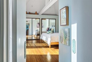 3 bedrooms, iron/ironing board, free WiFi, bed sheets - 3992 The Loft - Unique Elevated Home in Carmel (Carmel)