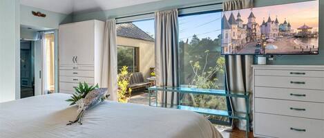 Iron/ironing board, free WiFi, bed sheets