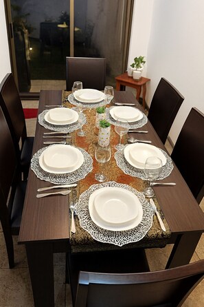 Dining - Comfortable 3BR Retreat_Steps from IESS & Hospital del Río – Cuenca (Cuenca)