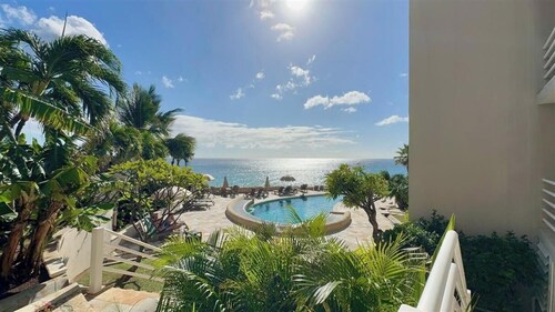 Rainbow Rise: Oceanfront, Sunsets, Secluded beach, Backup Generator!