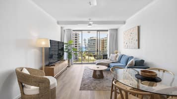 Apartment, Balcony, City View | Living area