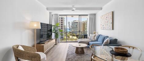 Apartment, Balcony, City View | Living area