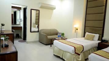 Desk, laptop workspace, iron/ironing board, free WiFi