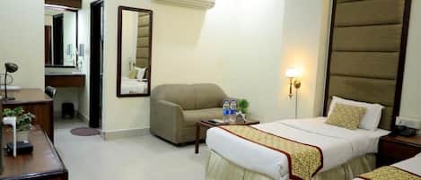 Desk, laptop workspace, iron/ironing board, free WiFi