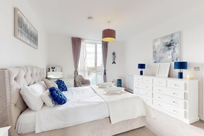 2 slaapkamers, een strijkplank/strijkijzer, gratis wifi, beddengoed