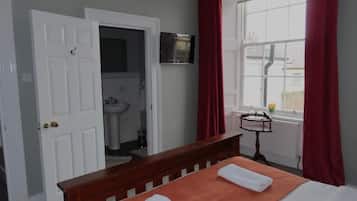 Double Room | Blackout drapes, soundproofing, iron/ironing board, free WiFi