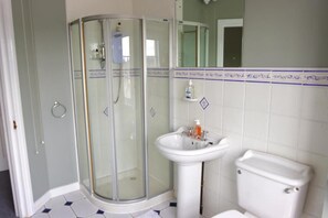 Deluxe Double Room, City View | Bathroom - 7 Houses Armagh City (Armagh)