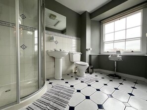 Deluxe Double Room, City View | Bathroom