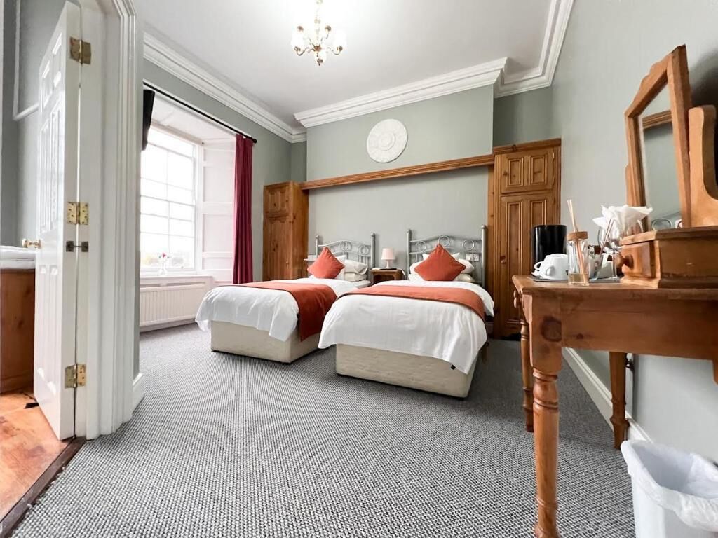 Habitación Deluxe con 2 camas individuales | Cortinas blackout, insonorización y tabla de planchar con plancha 