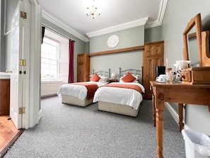 Habitación Deluxe con 2 camas individuales | Cortinas blackout, insonorización y tabla de planchar con plancha 