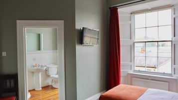 Tvåbäddsrum Deluxe | Mörkläggningsgardiner, ljudisolering och strykjärn/strykbräda