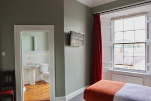 Deluxe Twin Room | Blackout drapes, soundproofing, iron/ironing board, free WiFi - 7 Houses Armagh City (Armagh)