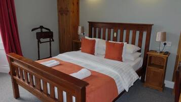 Double Room | Blackout curtains, soundproofing, iron/ironing board, free WiFi