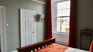 Phòng đôi | Màn/rèm cản sáng, phòng cách âm, bàn ủi/dụng cụ ủi quần áo