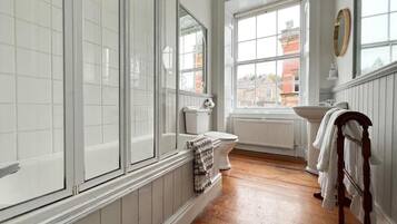 Phòng 4 dành cho gia đình | Phòng tắm