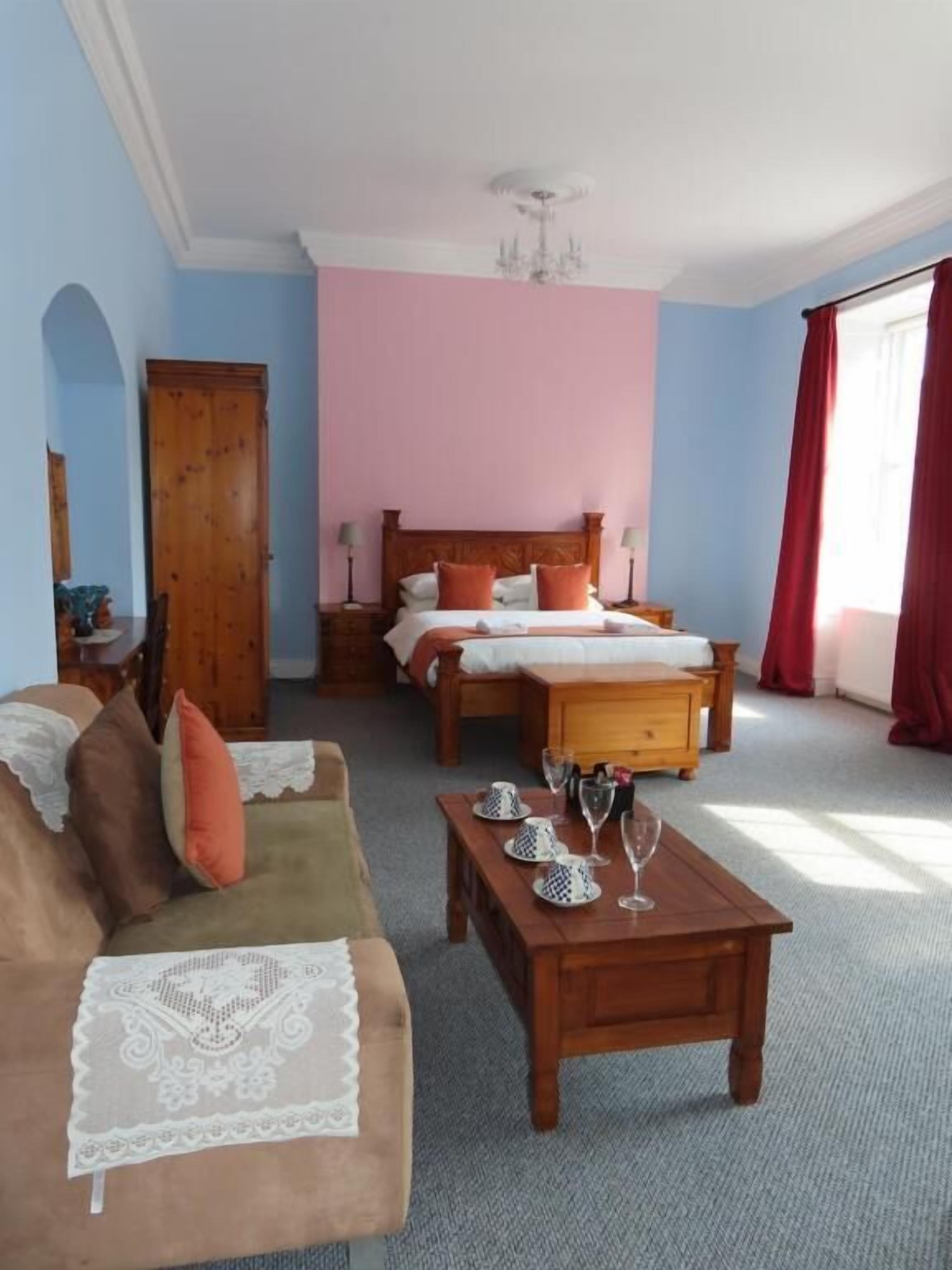 Family Quadruple Room | Blackout drapes, soundproofing, iron/ironing board, free WiFi