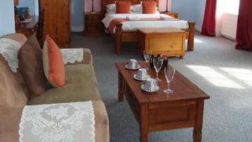 Family Quadruple Room | Blackout drapes, soundproofing, iron/ironing board, free WiFi