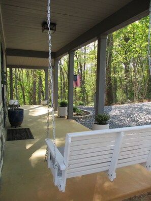 Terrace/patio - The Americana - A Modern & Rustic Cabin with a Woodsy View (Andrews)