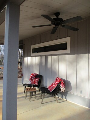 Terrace/patio - Modern & Rustic Cabin with Woodsy View (Andrews)