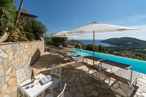 Luokittelematon kuva, 4 kautta 32, painike