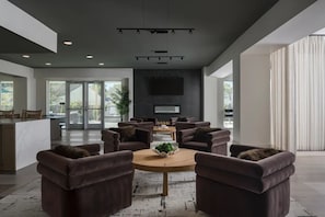 Lounge - Landing Apartments Near Downtown Raleigh & WakeMed (Raleigh)