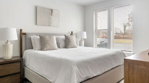 1 bedroom, individually decorated, individually furnished, desk - Landing Apartments Near Downtown Raleigh & WakeMed (Raleigh)