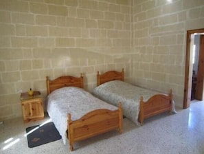 Free WiFi - Cauchi corner house with roof top pool (Gharb)