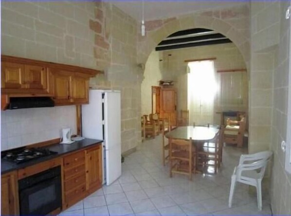 Private kitchen - Cauchi corner house with roof top pool (L-GĦARB)