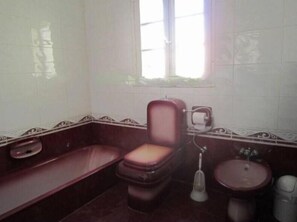 Bathroom - Cauchi corner house with roof top pool (L-GĦARB)